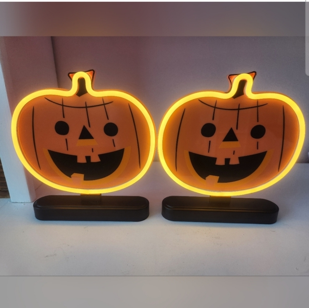 Hyde &Eek! Pumpkin Neon Light set of 2